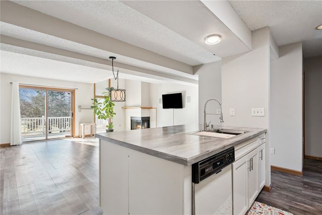 2060 Holiday Road, Coralville, IA 52241