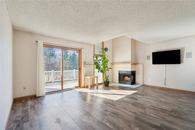 2060 Holiday Road, Coralville, IA 52241