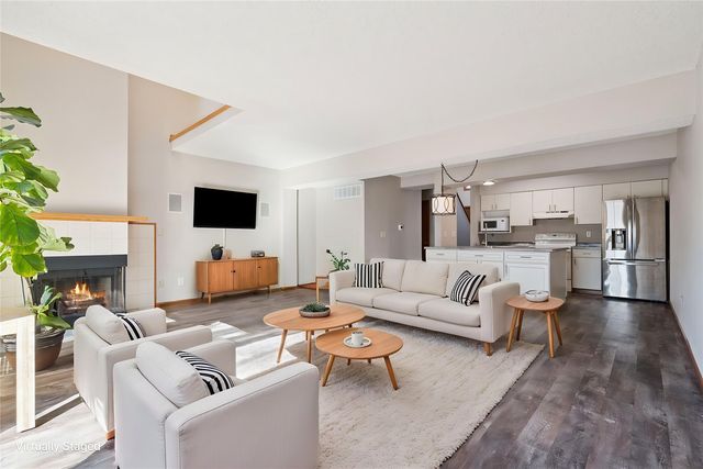 2060 Holiday Road, Coralville, IA 52241