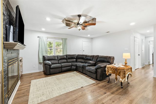 588 Pine Street, Lewisville, TX 75057