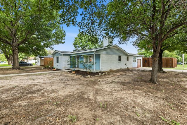 588 Pine Street, Lewisville, TX 75057