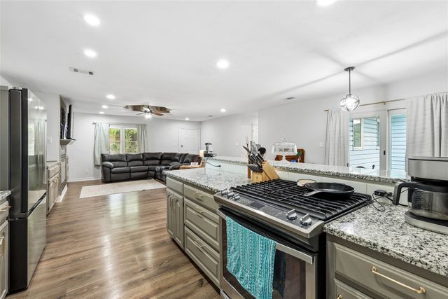 588 Pine Street, Lewisville, TX 75057