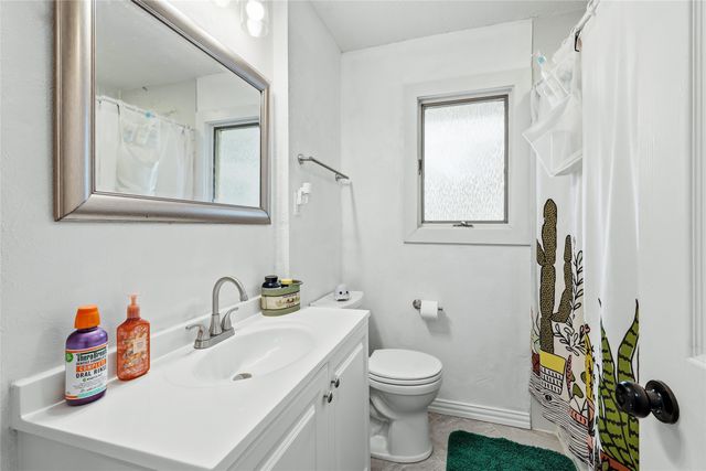 588 Pine Street, Lewisville, TX 75057