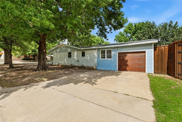 588 Pine Street, Lewisville, TX 75057