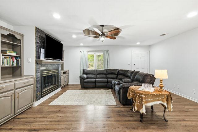 588 Pine Street, Lewisville, TX 75057