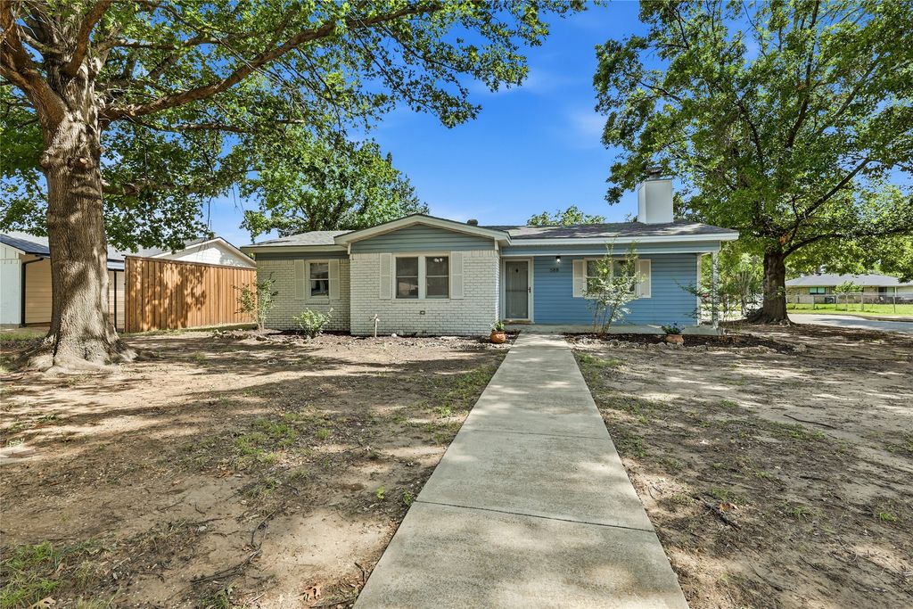 588 Pine Street, Lewisville, TX 75057