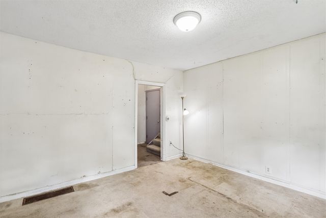 4021 57th Street, Des Moines, IA 50310