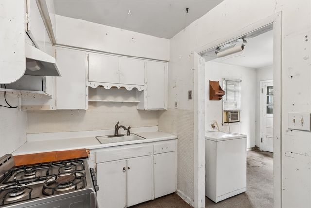 4021 57th Street, Des Moines, IA 50310
