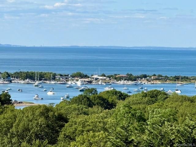 32 Contessa Court, Port Jefferson, NY 11777