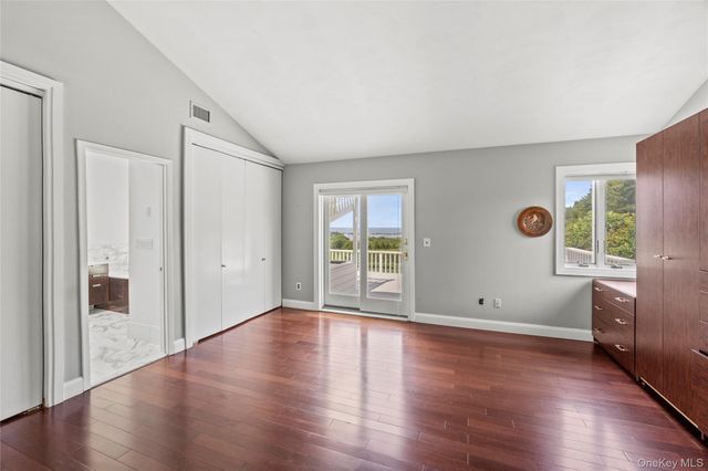 32 Contessa Court, Port Jefferson, NY 11777