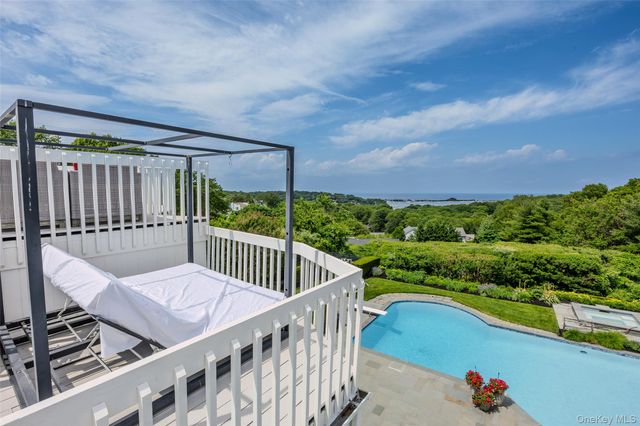 32 Contessa Court, Port Jefferson, NY 11777