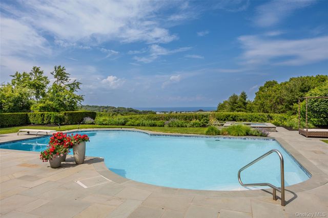 32 Contessa Court, Port Jefferson, NY 11777