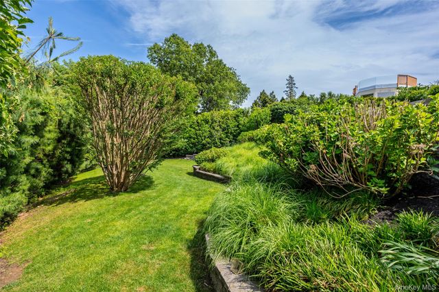 32 Contessa Court, Port Jefferson, NY 11777