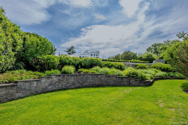 32 Contessa Court, Port Jefferson, NY 11777