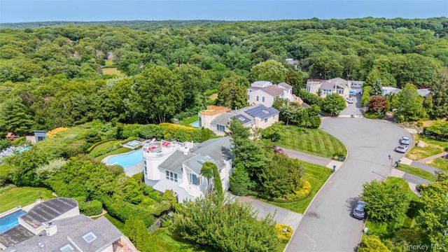 32 Contessa Court, Port Jefferson, NY 11777