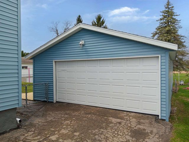 828 S Spring Street, Beaver Dam, WI 53916
