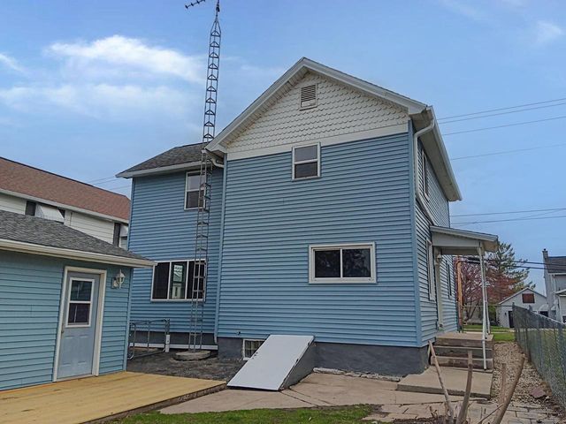 828 S Spring Street, Beaver Dam, WI 53916