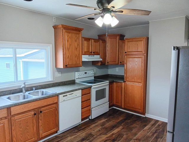 828 S Spring Street, Beaver Dam, WI 53916