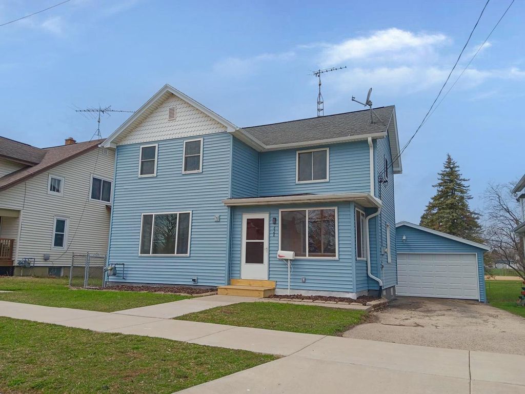 828 S Spring Street, Beaver Dam, WI 53916