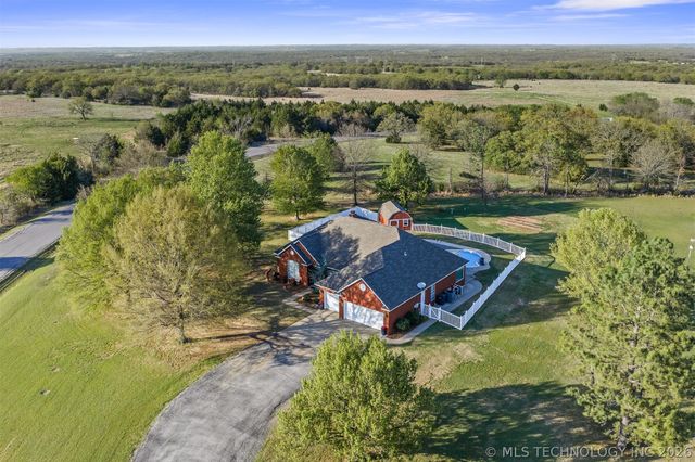 411 Smoking Oaks Drive, Ardmore, OK 73401