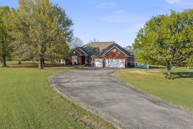 411 Smoking Oaks Drive, Ardmore, OK 73401