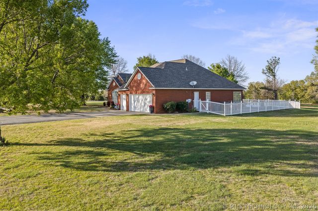 411 Smoking Oaks Drive, Ardmore, OK 73401