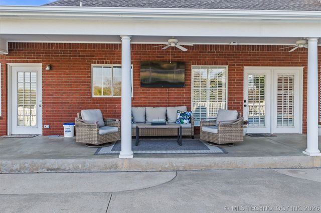 411 Smoking Oaks Drive, Ardmore, OK 73401