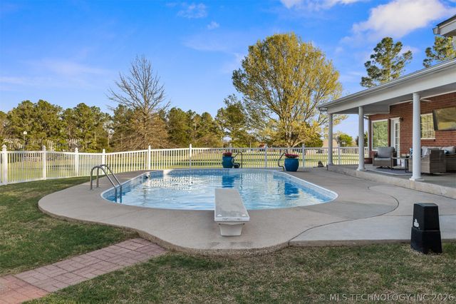 411 Smoking Oaks Drive, Ardmore, OK 73401