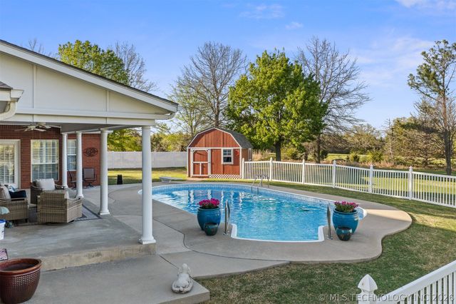 411 Smoking Oaks Drive, Ardmore, OK 73401