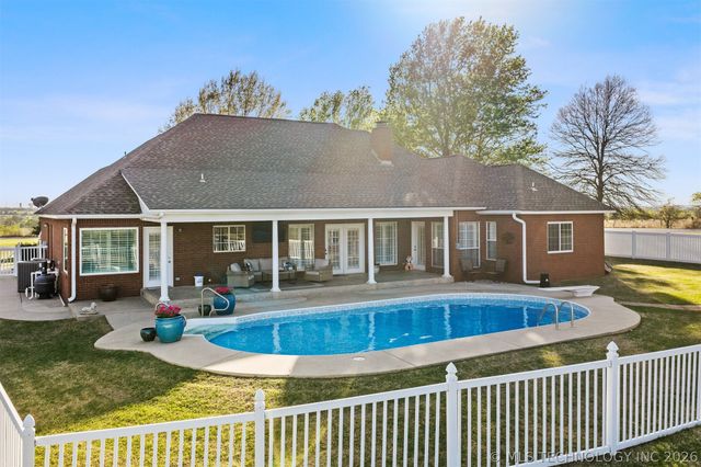 411 Smoking Oaks Drive, Ardmore, OK 73401