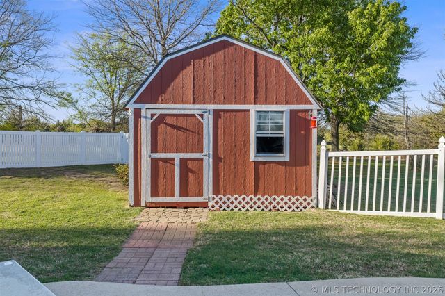 411 Smoking Oaks Drive, Ardmore, OK 73401