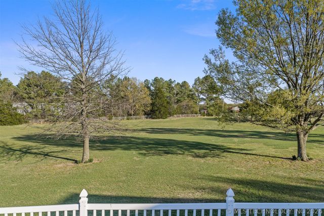 411 Smoking Oaks Drive, Ardmore, OK 73401