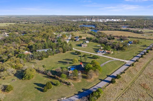 411 Smoking Oaks Drive, Ardmore, OK 73401