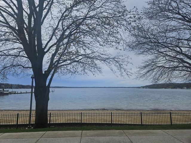 1128 Wisconsin STREET, Lake Geneva, WI 53147