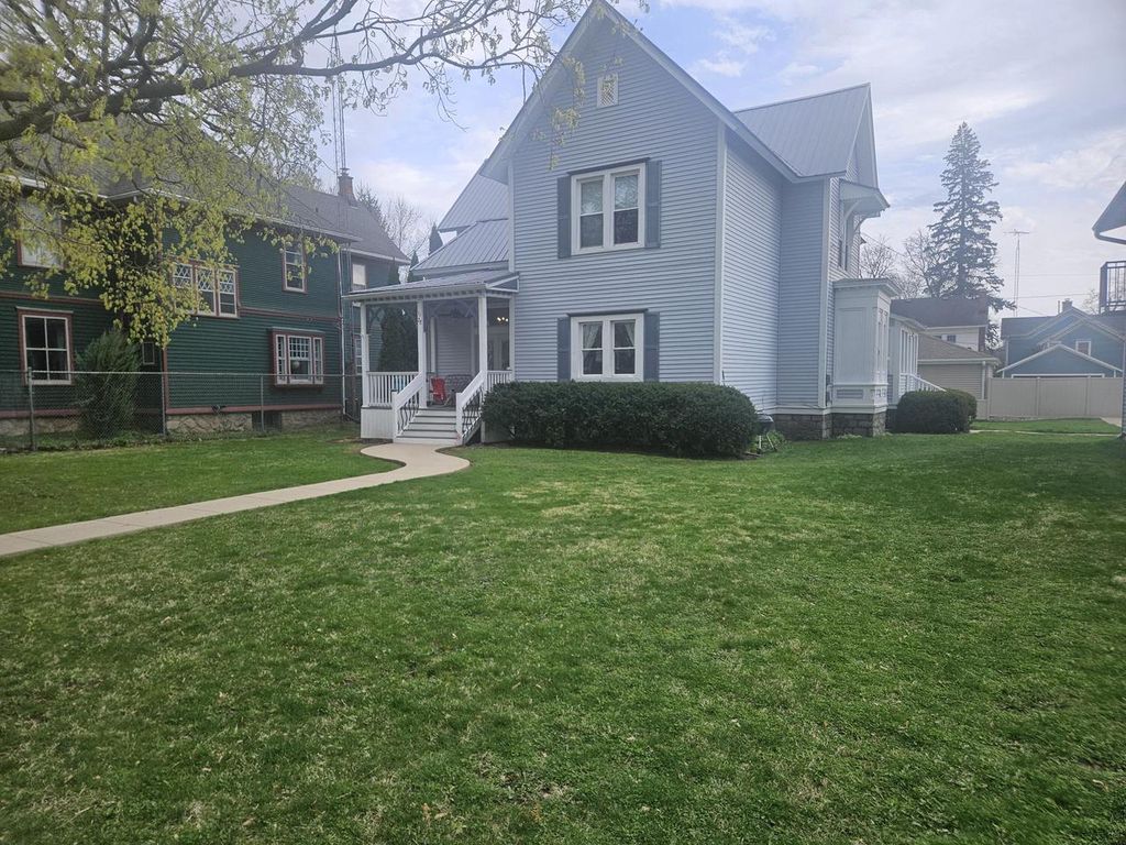 1128 Wisconsin STREET, Lake Geneva, WI 53147