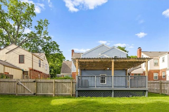 636 E 74th Street, Kansas City, MO 64131