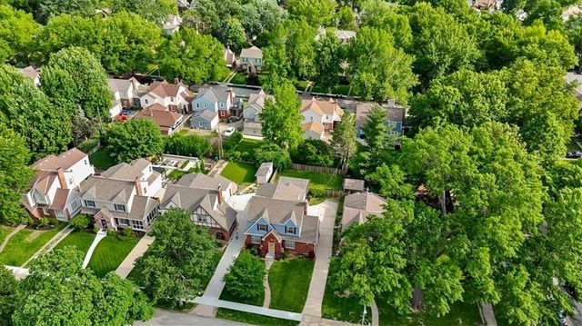 636 E 74th Street, Kansas City, MO 64131