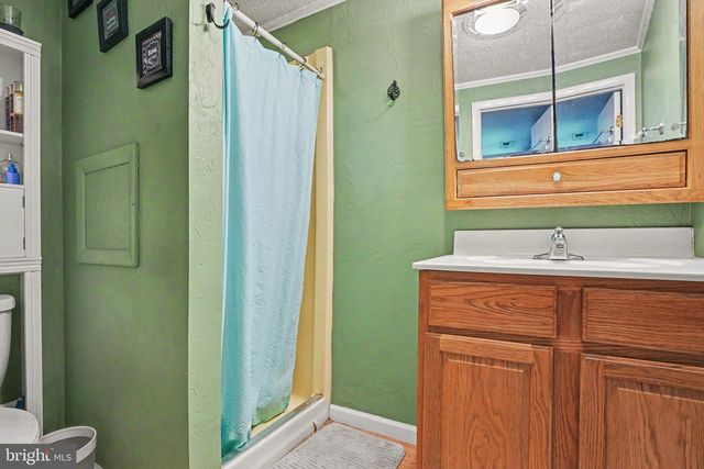6068 WILDASIN RD, Spring Grove, PA 17362