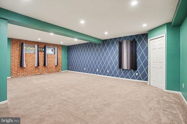 6068 WILDASIN RD, Spring Grove, PA 17362