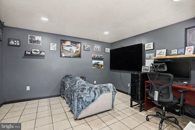 6068 WILDASIN RD, Spring Grove, PA 17362