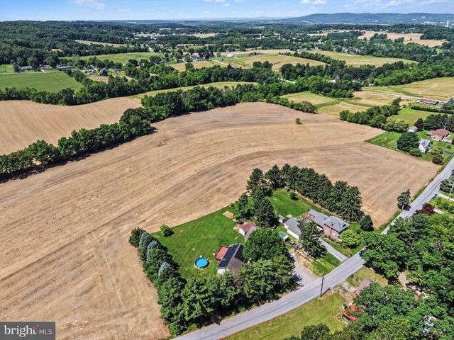 6068 WILDASIN RD, Spring Grove, PA 17362