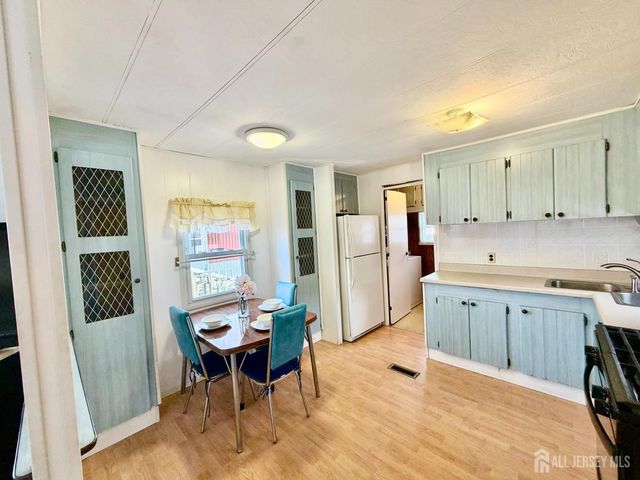 9 Sams Court, Hazlet, NJ 07730