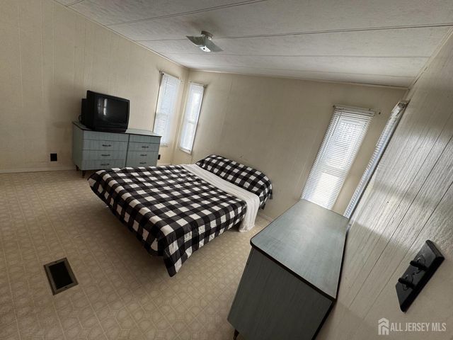 9 Sams Court, Hazlet, NJ 07730