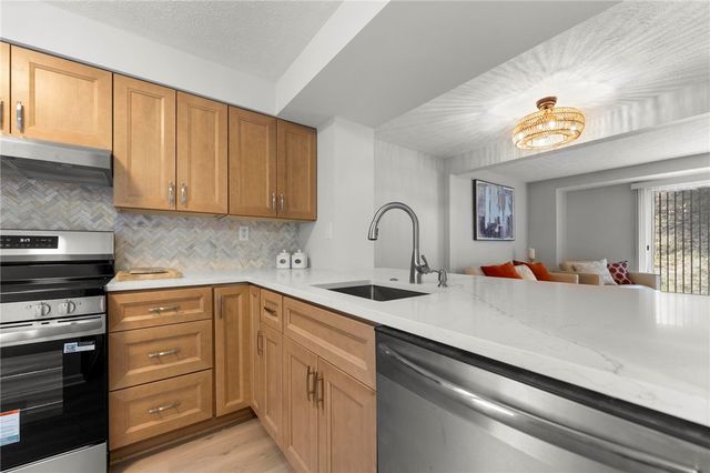 114 Saxonwald Ln, Castle Shannon, PA 15234