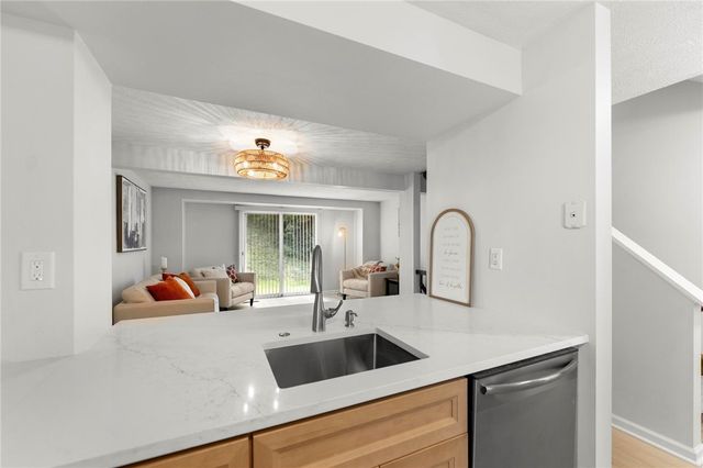 114 Saxonwald Ln, Castle Shannon, PA 15234