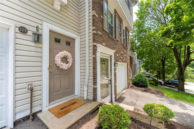 114 Saxonwald Ln, Castle Shannon, PA 15234