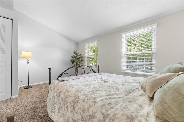 114 Saxonwald Ln, Castle Shannon, PA 15234