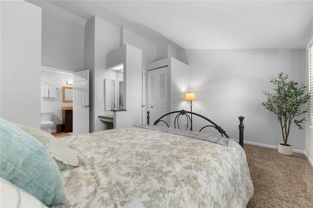 114 Saxonwald Ln, Castle Shannon, PA 15234