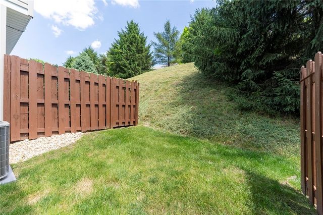 114 Saxonwald Ln, Castle Shannon, PA 15234