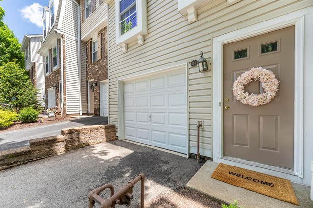 114 Saxonwald Ln, Castle Shannon, PA 15234